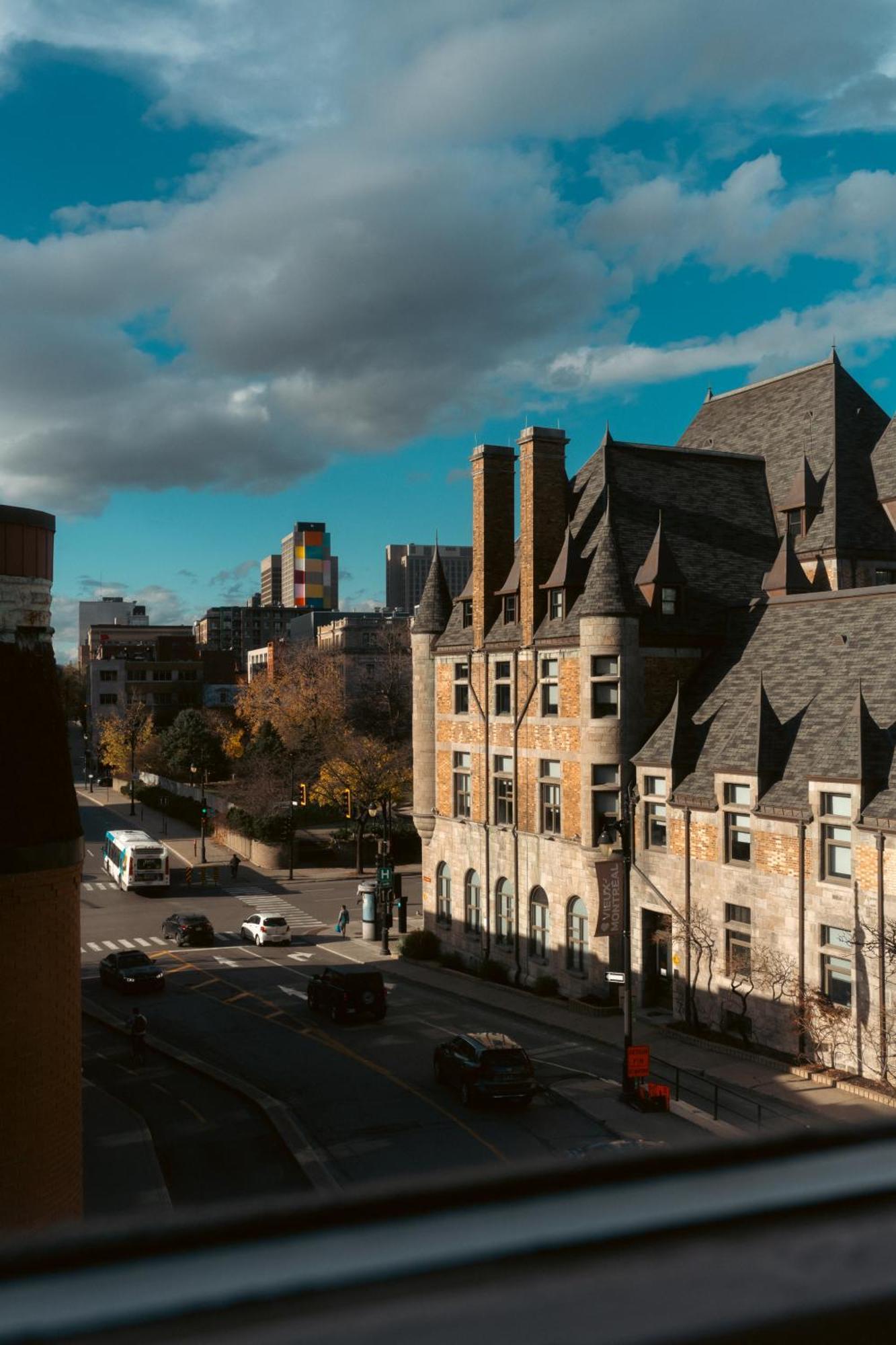 Lift Hotel Montreal Exterior photo
