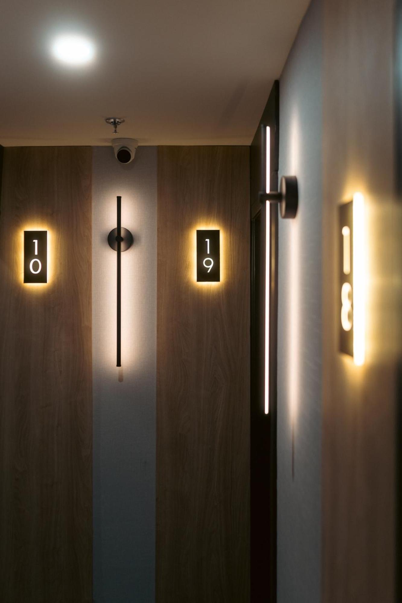 Lift Hotel Montreal Exterior photo