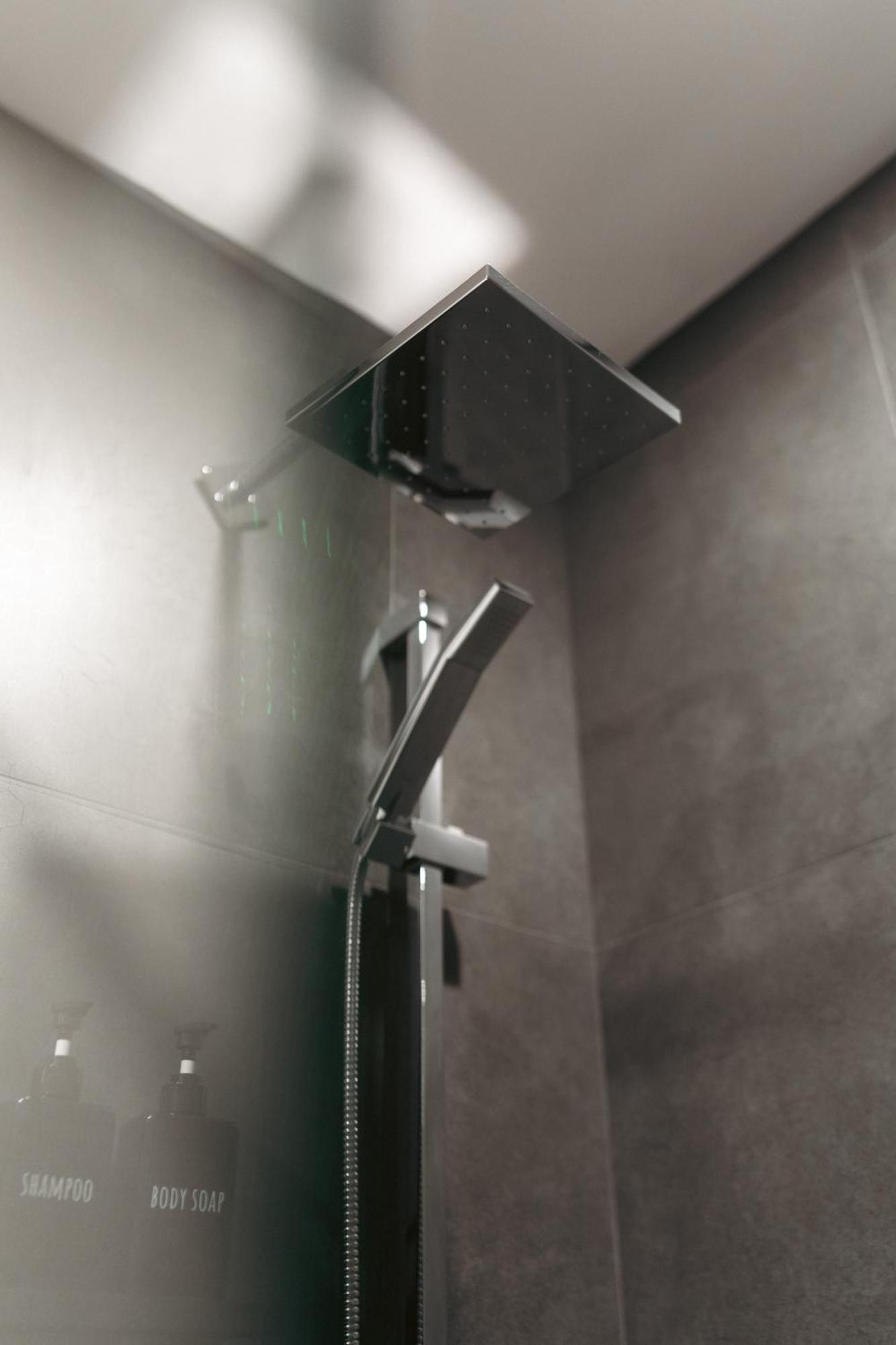 Lift Hotel Montreal Exterior photo