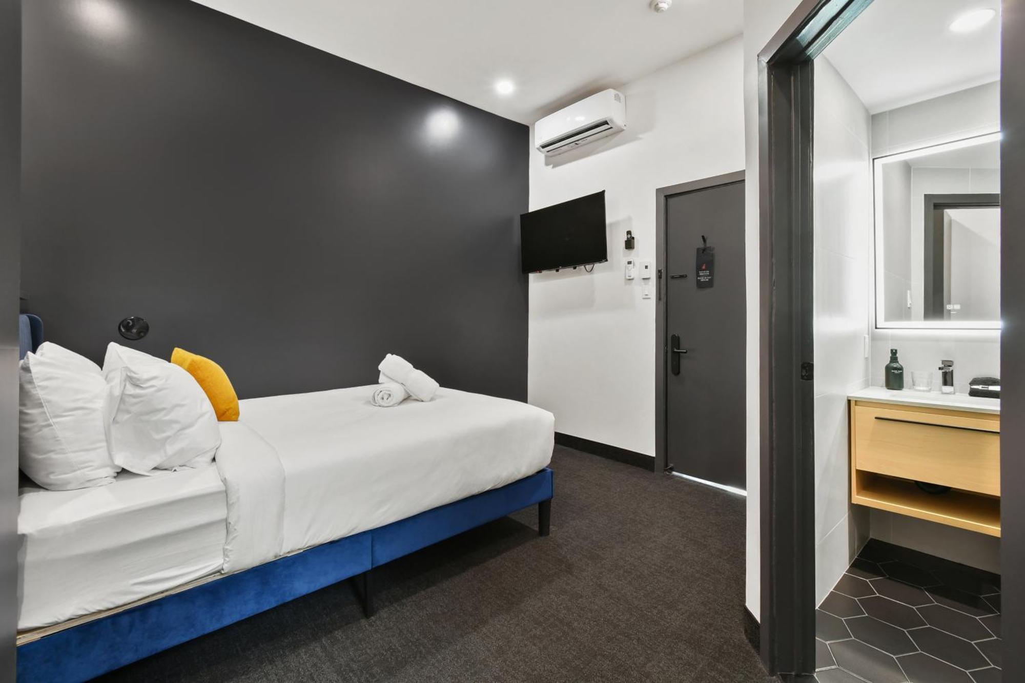Lift Hotel Montreal Exterior photo