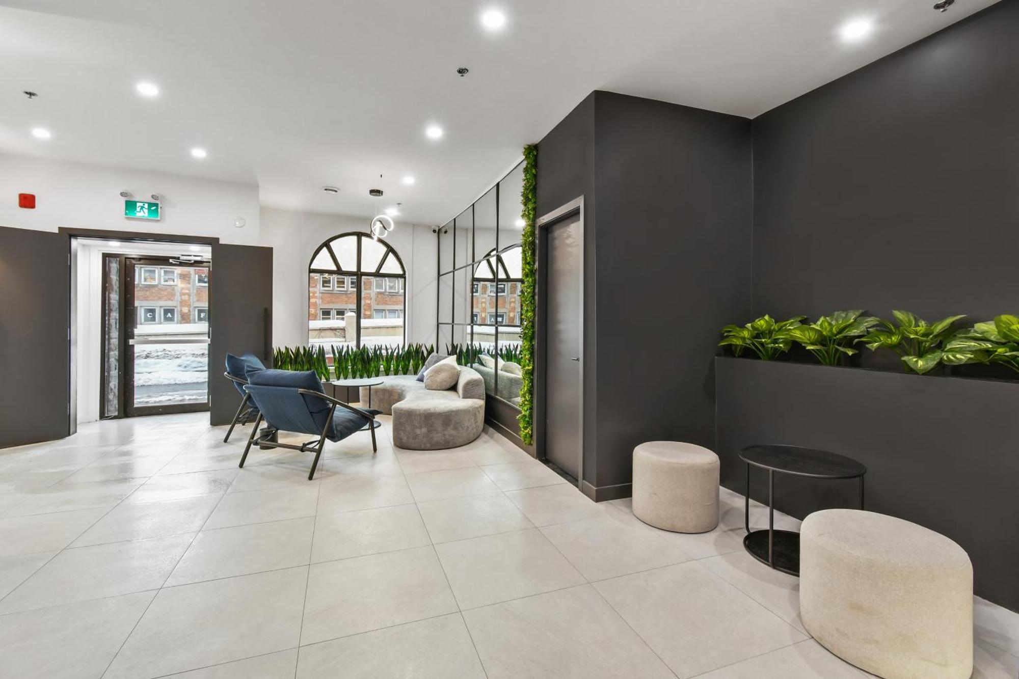 Lift Hotel Montreal Exterior photo